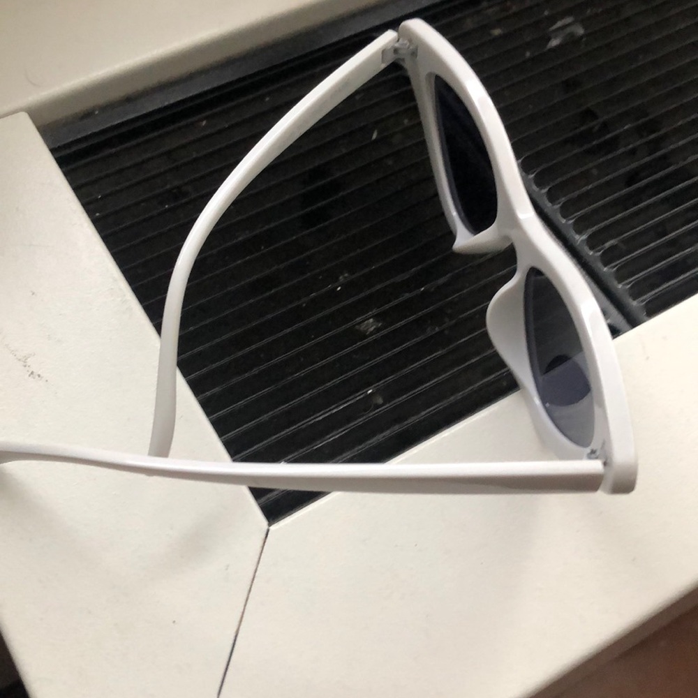 White cat eye sunglasses - Picture 3 of 3
